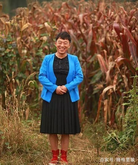 玉米地里乔装打扮的"女神,在中国可谓男女老少通吃,这样的黄渤竟然