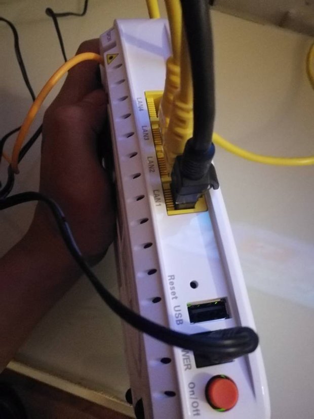 光猫那个孔是看电视的那个是网路的?