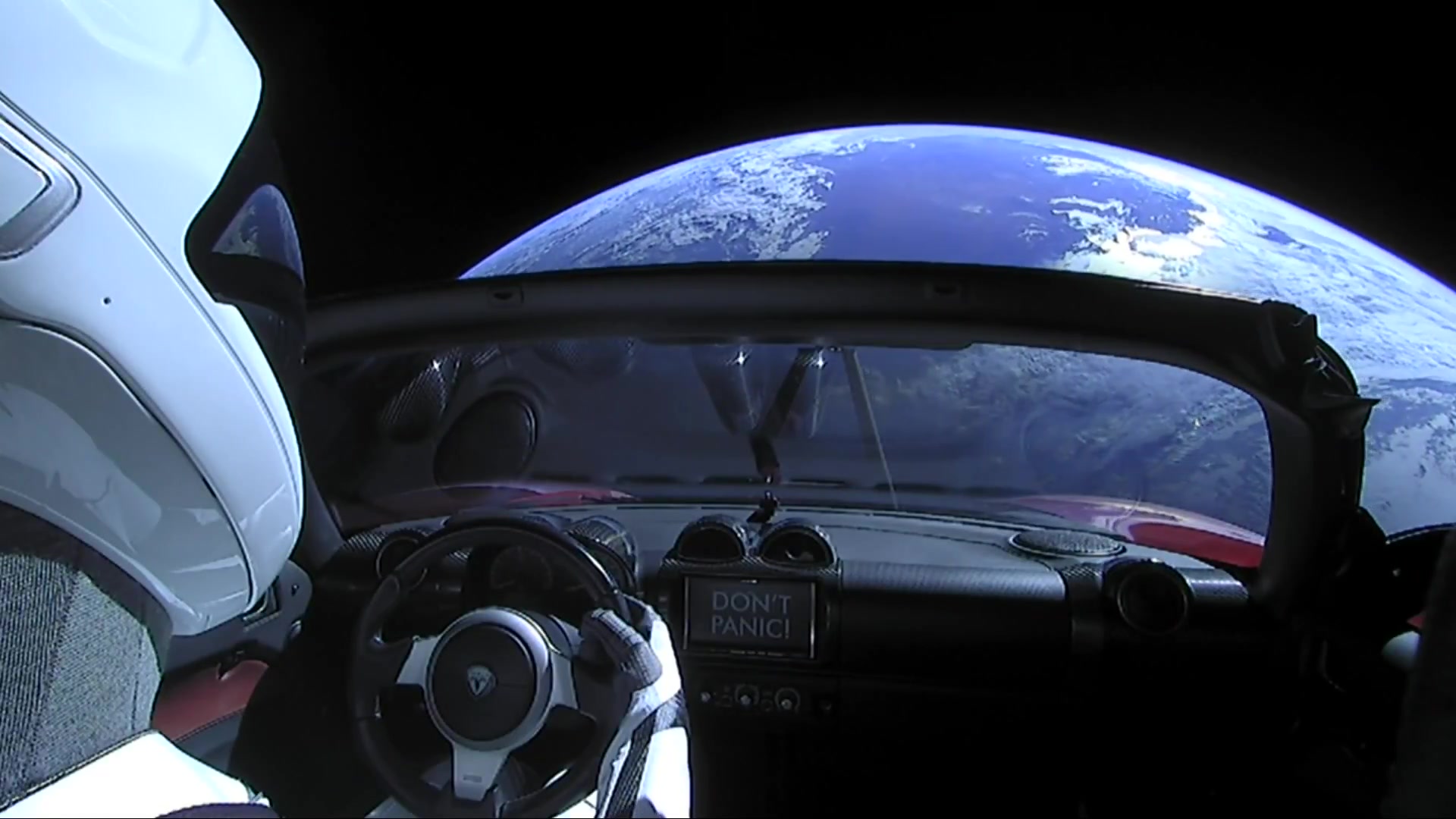 [图]【1080P】在太空中的特斯拉跑车和Starman/ Live Views of Starman