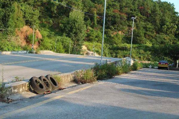 手动挡的车坡度大起步好难,有什么解决的好办法?