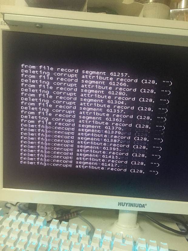 电脑开机后一直跳英文,怎么回事。