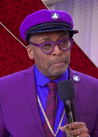 斯派克·李手举"love"亮相 紫色衣金色鞋超亮眼