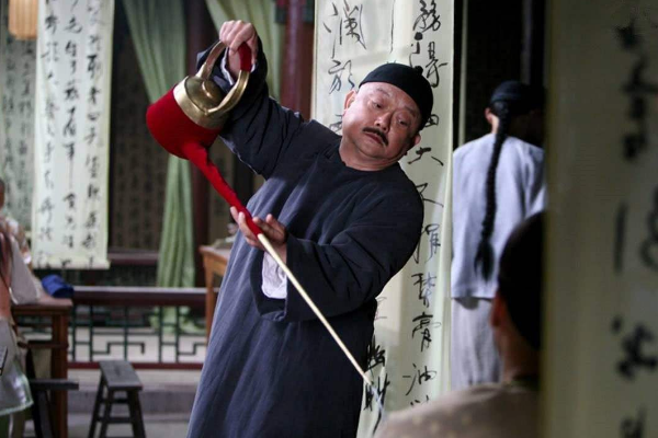 《宰相刘罗锅》中,刘罗锅真的是一个矮子吗?