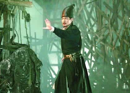 欧阳春?还是徐良?徐良好像是展昭他们的后辈了.  欧阳春?还是徐良?