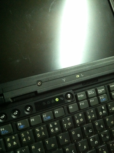 笔记本开机后屏幕不亮,电源和一个z符合的指