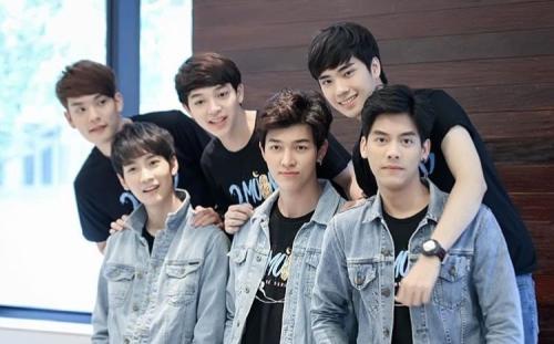 泰国电视剧《逐月之月》主要讲了什么?