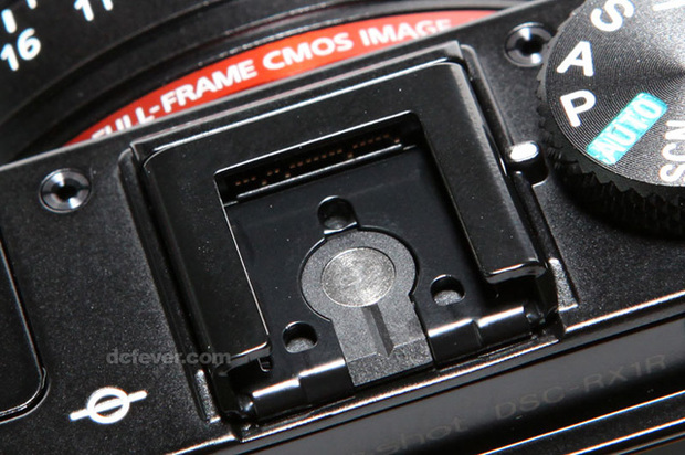 多功能热靴接口支持ttl闪光灯,fda-ev1mk电子观景器等附件