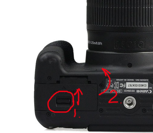 佳能相机EOS 700D的电池如何拆?我要充电,谢