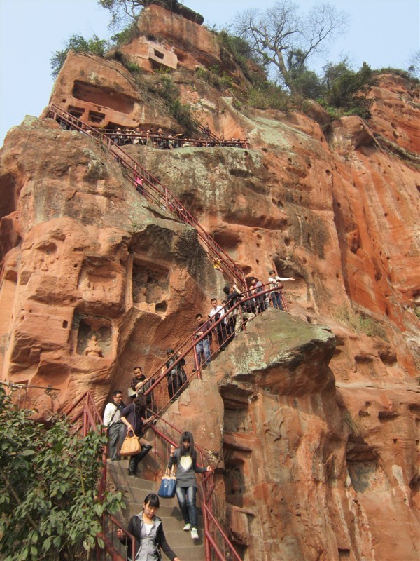 乐山大佛阅读答案 ~!