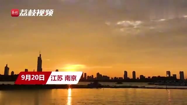 [图]热情似火!南京焰火晚霞点燃天空庆中秋