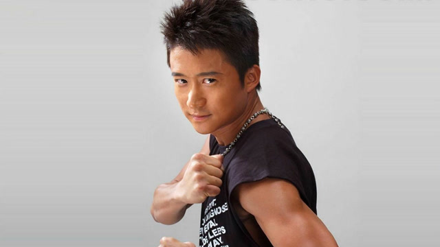 中国传统武术表演 吴京武术表演太极拳和九节鞭