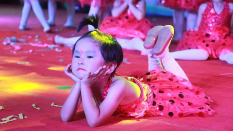 呆萌甜心的六一幼儿舞蹈《爱啦啦》来袭 萌化了我的心