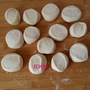 请点击输入图片描述 切成均匀大小的小剂子.