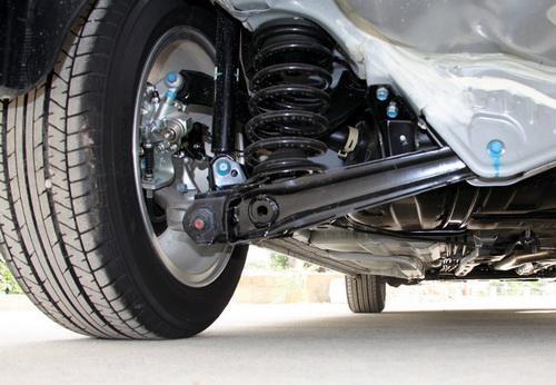 16 十代思域是采用了前麦弗逊式独立悬架,后多连杆独立悬架.