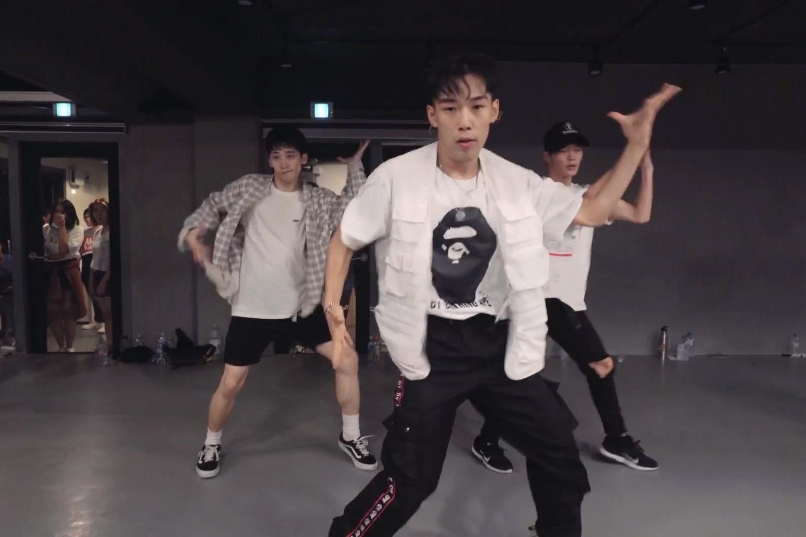 视频:朴老师的帅气韩舞男团,全场女粉尖叫连连