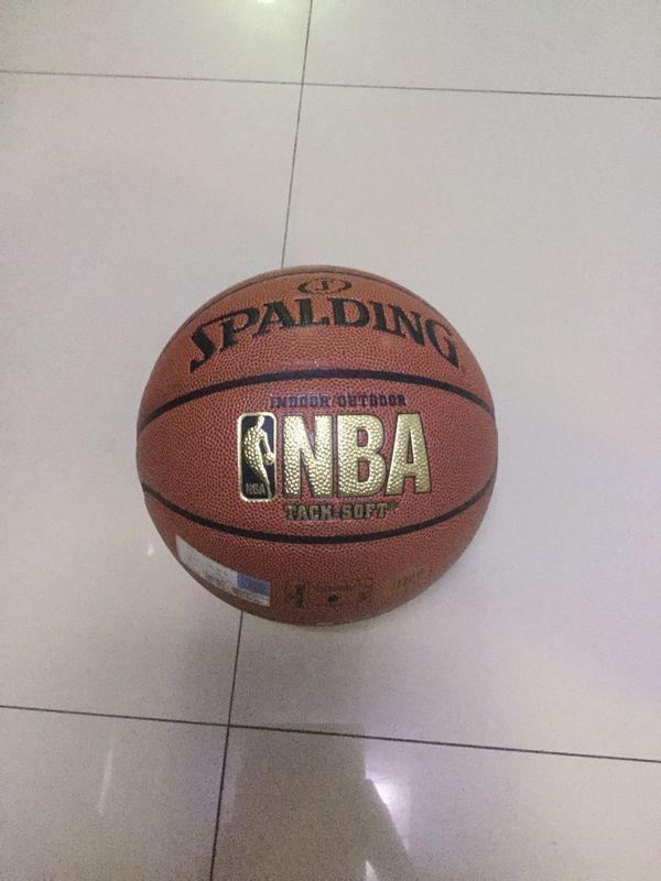 新买的篮球应该怎么打气才能防止球变形,直接