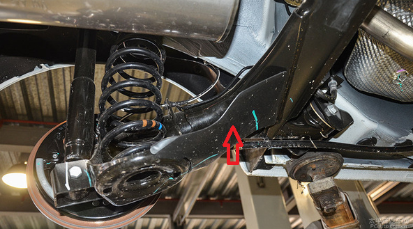 捷达减震机构和扭力梁之间塑料护板掉了对车有影响吗?