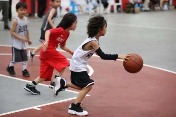 打篮球用英语怎么说