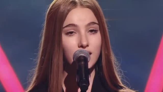 英国好声音学员翻唱《homesick》,女评委激动地用脚按按钮转身!