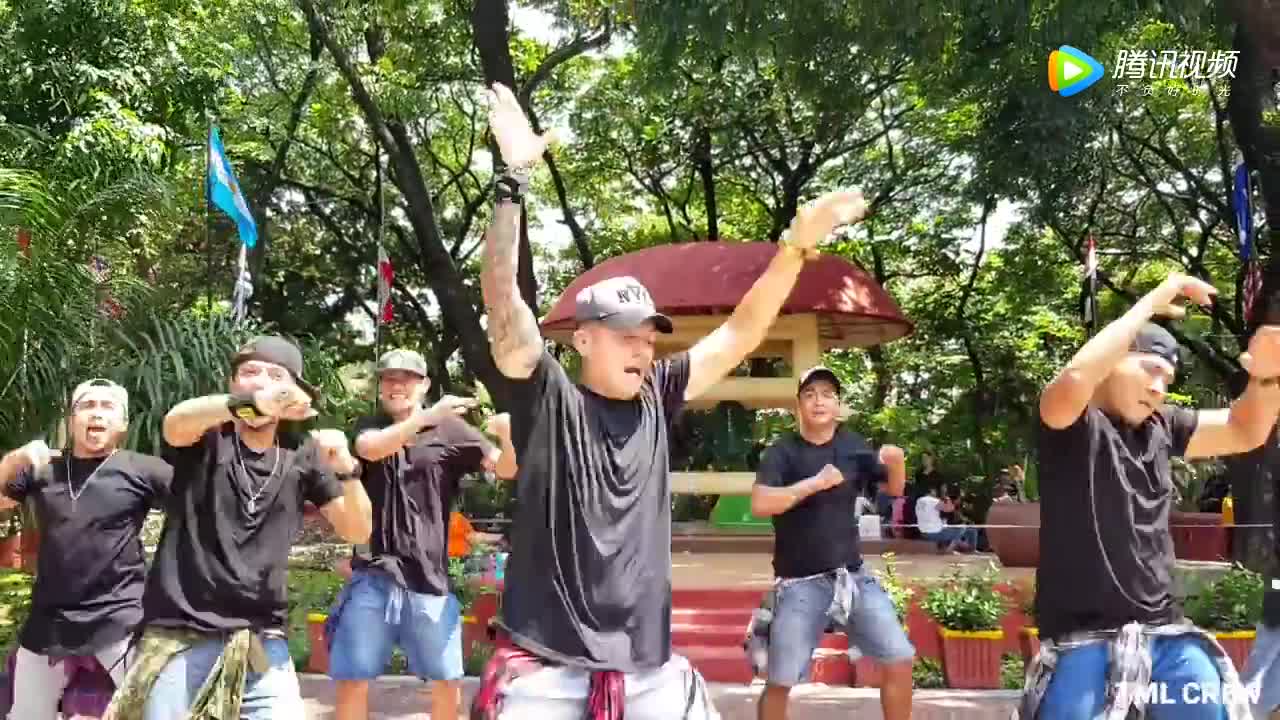 [图]全网最火神曲《Handclap》帅气齐舞,好想学这支舞啊!