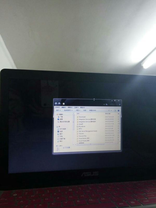 电脑蓝屏开机重启后出现这样的画面,桌面黑屏