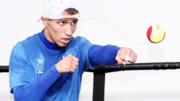 洛马琴科弹力球训练,所有拳手中他最喜欢练这个!