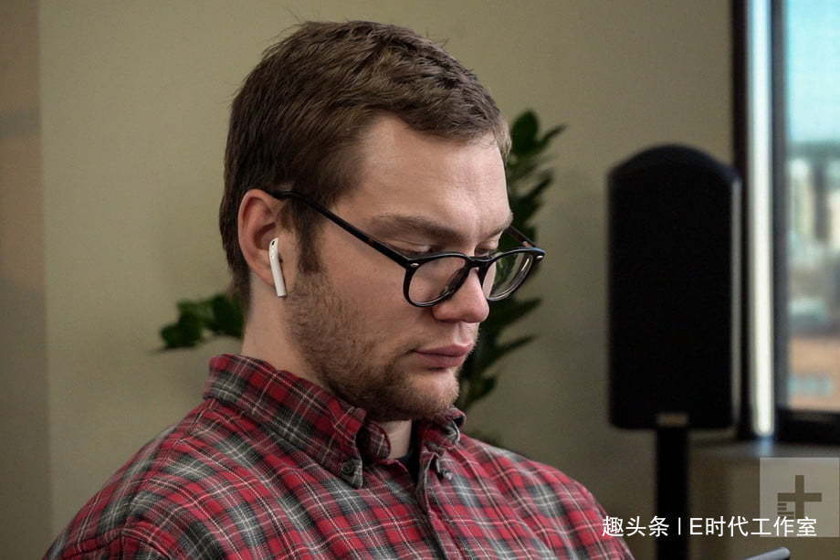 无线耳机连一个