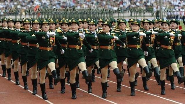 越南国庆 阅兵的女兵方队,和中国女兵差太多了!