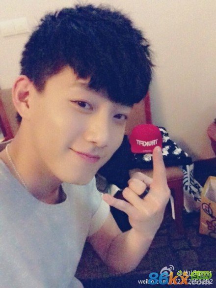 不一样的美男子里面的何小谦的扮演者是谁