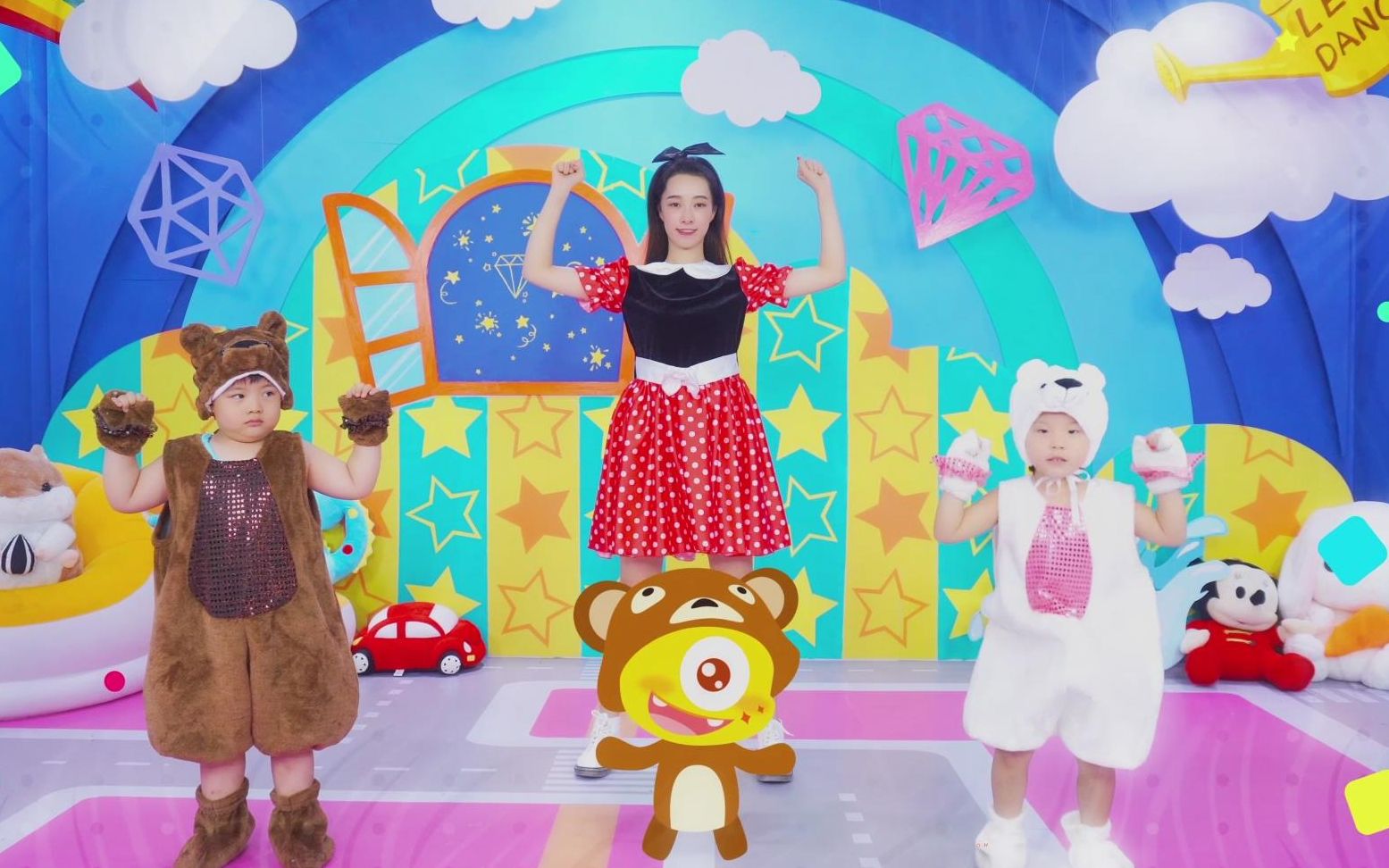 天天练舞功:超火英文舞蹈《i am a gummy bear》幼儿舞蹈