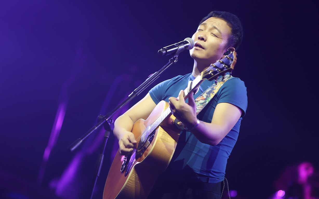 许巍2014年天津演唱会《时光》,开口醉