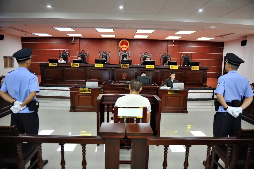 据悉,该案是继2017年清远市法检"两长"同堂审理一起故意伤害致死案后