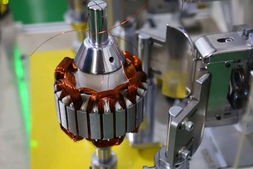 视频:自 动转子线圈 绕线过程,速度太快了,根本看不清楚