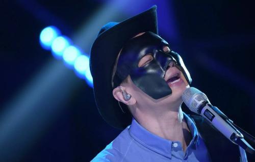 在《蒙面歌王》中有人指出黎明唱功一般,那这是现在的专业唱功的歌手