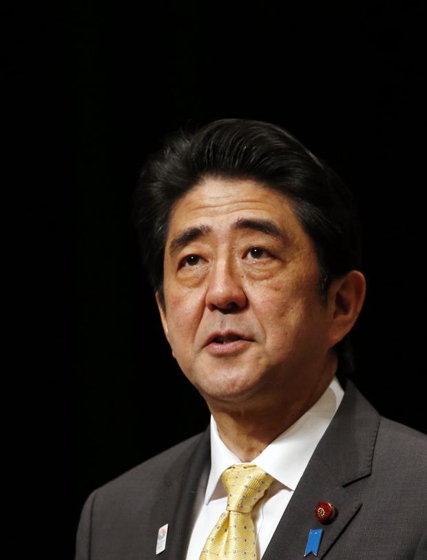 问你们日本首相安培样子如何?网上有他年轻时的照片,他年轻时挺清秀的