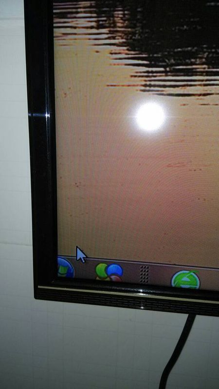 我用HDMI把电脑和电视连在一起,电脑桌面显示