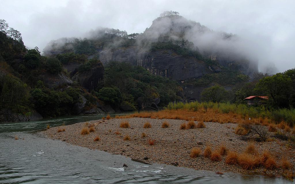 武夷山雨景电脑壁纸[图3]