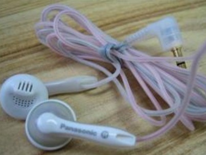松下随身听RQ-CW05,标配的耳机是啥型号?