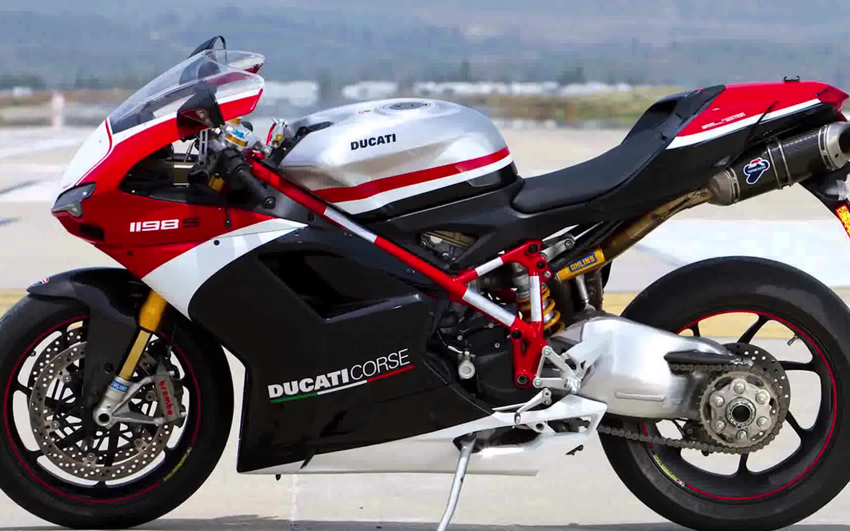 重机介绍 / 杜卡迪 848 evo 经典的后座双出排气【外挂机翻字幕】