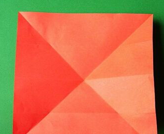 谁知道怎么用正方形纸叠成心形?