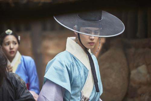 《云画的月光》中洪景来想要的是怎样的世界?