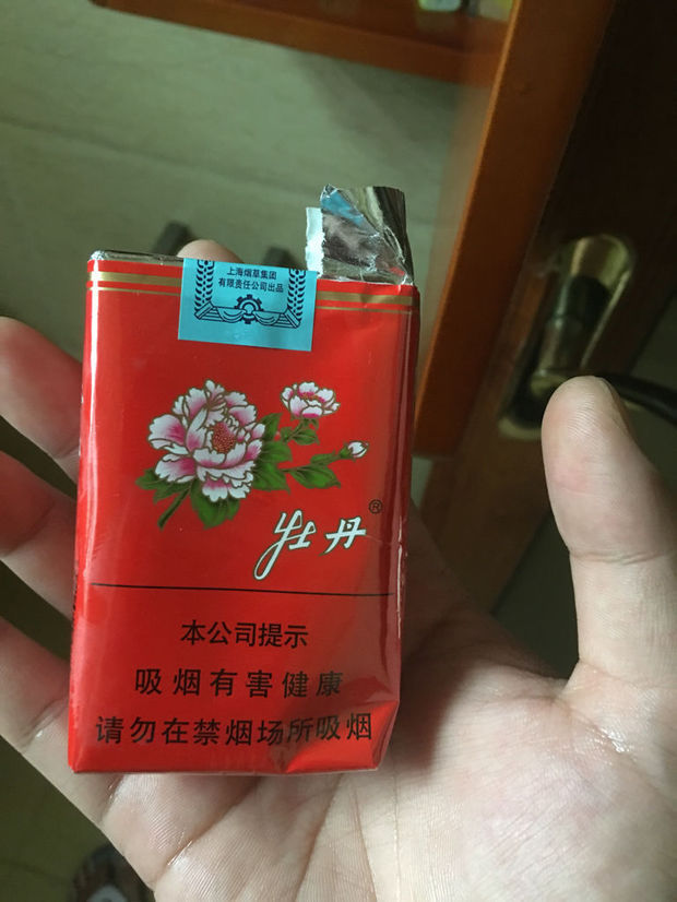 请问一下哪包牡丹是真的 哪包是假的 我分不清