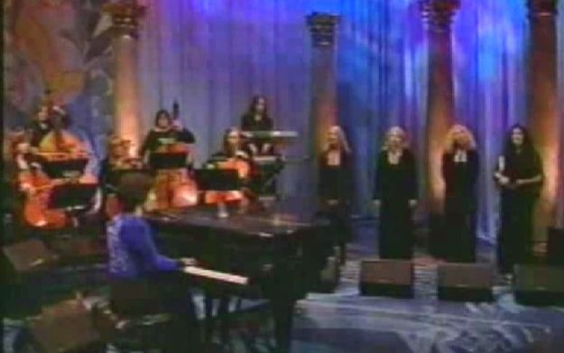 [图]恩雅Enya-Only Time真唱版-美国NBC-The Tonight Show with Jay Leno节目-2002年