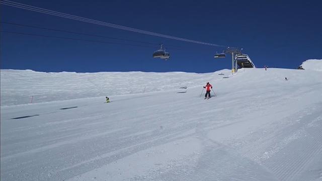 《纪实天下》20170130高龄滑雪爱好者