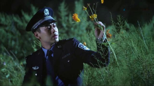 鬼马警察锅哥,黑夜中孤身一人前往荒山寻找线索