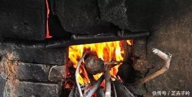 村干部用水泥堵村民炉灶