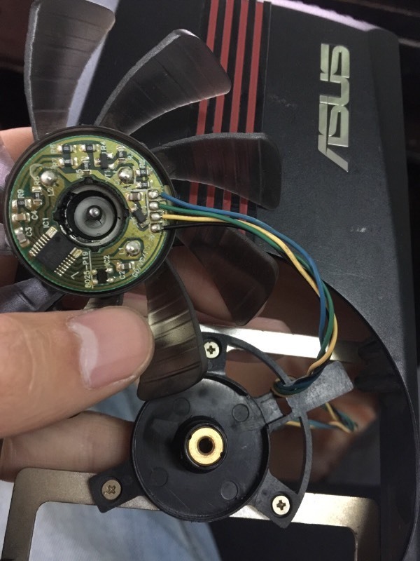 显卡风扇拆完水洗之后装上不转了,排除进水短