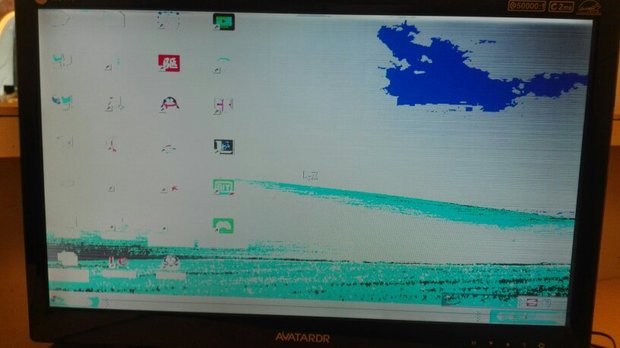 电脑突然花屏是怎么回事?是显卡坏了还是显示