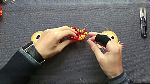 经典款灯笼串珠挂件教程_高清