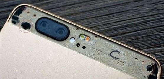 华为手机怎么打开后盖?